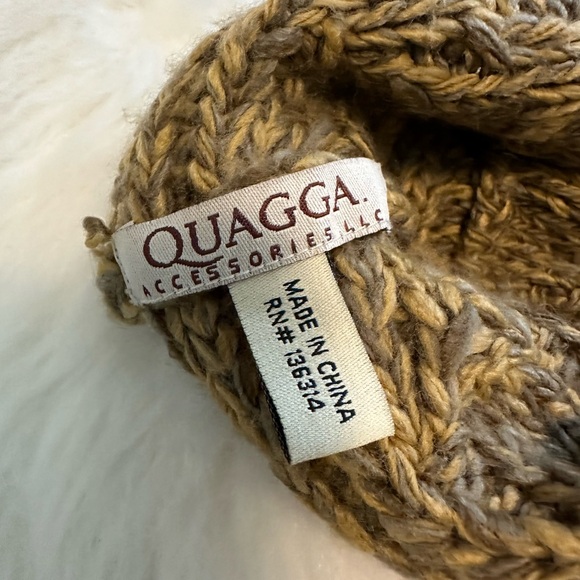 Crocheted Scarf and Hat Set by Quagga - Picture 5 of 13